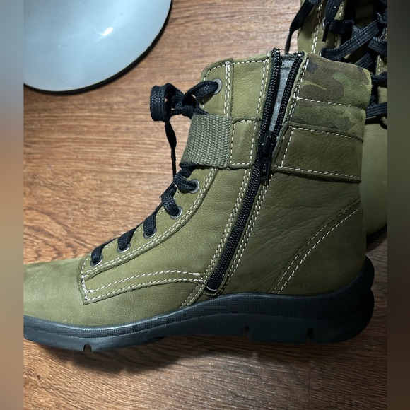Dromedaris Olive Green Combat Boots - Picture 6 of 11